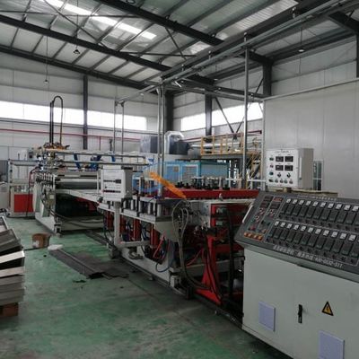 1220mm 30mm PVC Plastik Wpc Mesin Pembuat Papan Busa