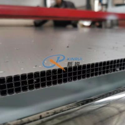 18mm Polypropylene PP Hollow Konstruksi Lini Produksi Bekisting Sekrup Tunggal